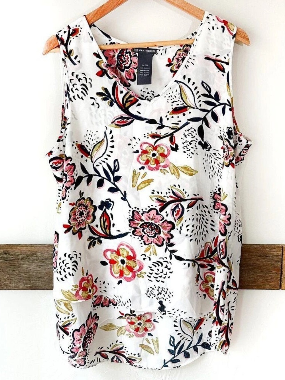 Chelsea & Theodore White Floral V-Neck Tank